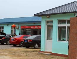 小院有门岗，***